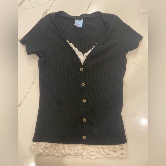 Fitted v neck shirt, fake buttons and lace - Picture 1 of 1